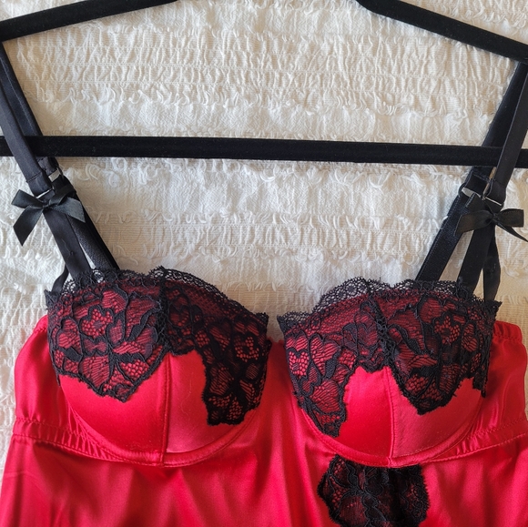 Red Push-Up Teddy with Lace Trim - Picture 6 of 10
